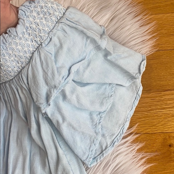 Francesca’s blue side shoulder ruffle top - Picture 3 of 6